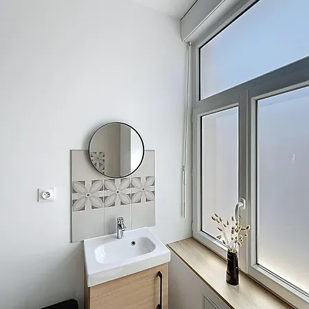 Apartment Spacieux 1 Avec Terrasse, 50m De La