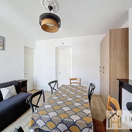 Apartment Spacieux 1 Avec Terrasse, 50m De La *